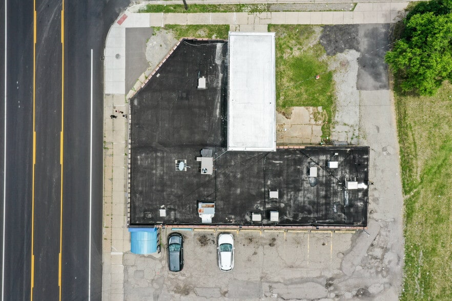 More Photos Of Undisclosed, Pontiac Convenience Store For Sale