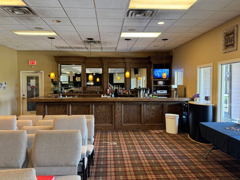 More Photos Of 2130 Country Club Rd, Palestine Golf Course Driving Range For Sale