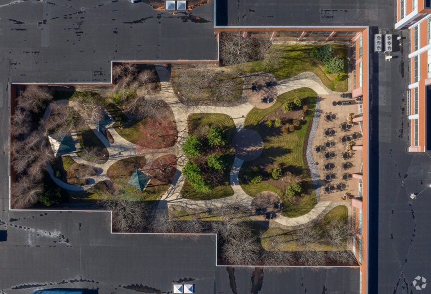 More Photos Of 3 Van de Graaff Dr, Burlington Office For Lease