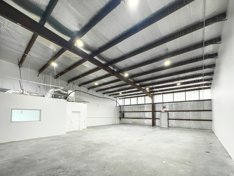 More Photos Of 9013 Pagewood Ln, Houston Warehouse For Sale