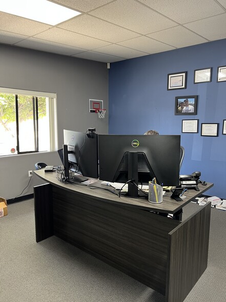 More Photos Of 8139 Center St, La Mesa Showroom For Lease