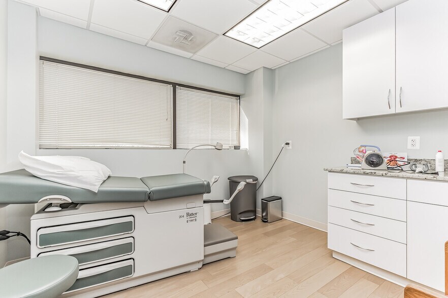 More Photos Of 131 Elden St, Herndon Medical For Sale