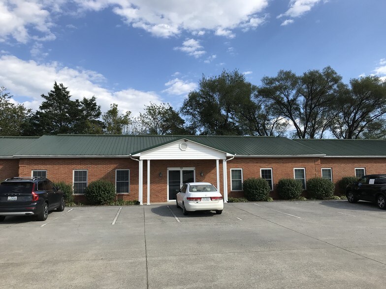 More Photos Of 450 S Church St, Fincastle Medical For Lease