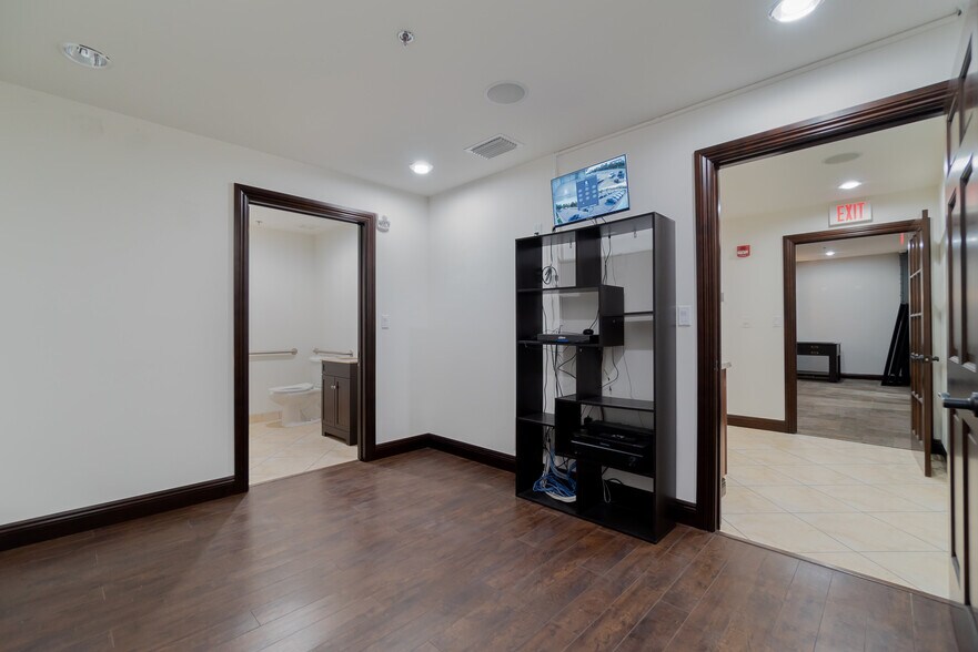 More Photos Of 679 NW Enterprise Dr, Port Saint Lucie Light Distribution For Sale
