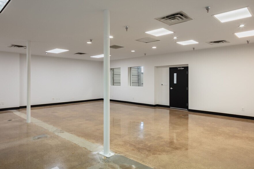 More Photos Of 4919 Woodall St, Dallas Warehouse For Sale