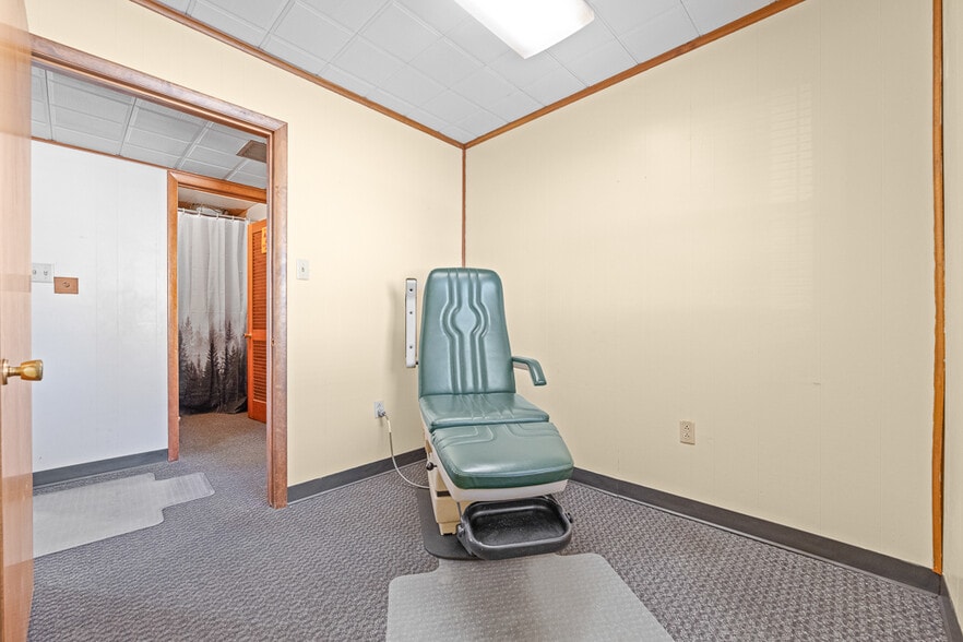 More Photos Of 293 N Ellsworth Ave, Salem Medical For Sale
