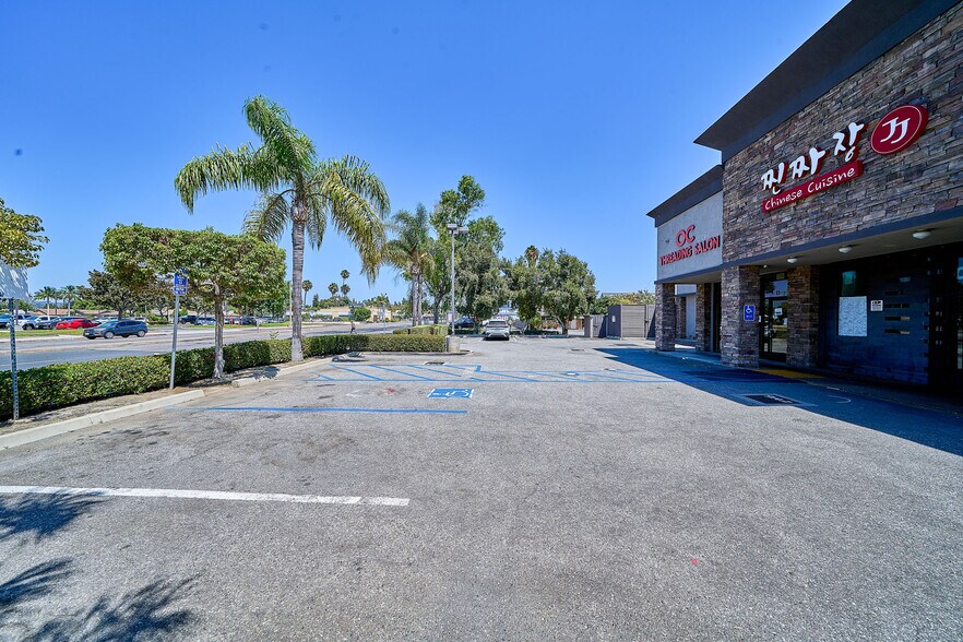 More Photos Of 6242 Beach Blvd, Buena Park Fast Food For Lease