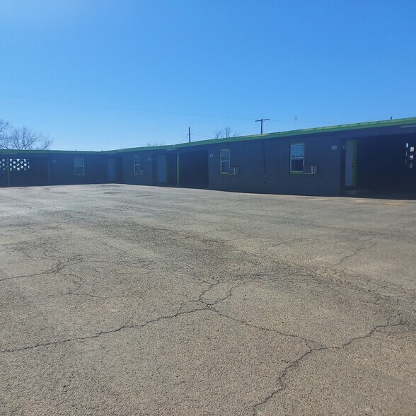 More Photos Of 1041 Westpoint Ave, Colorado City Hotel For Sale