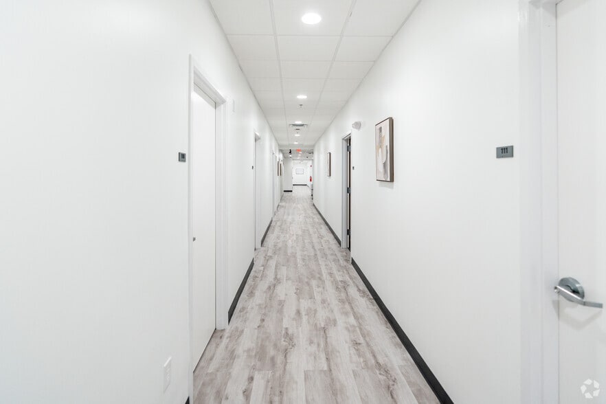 More Photos Of 3300 Gateway Centre Blvd, Morrisville Research And Development For Lease