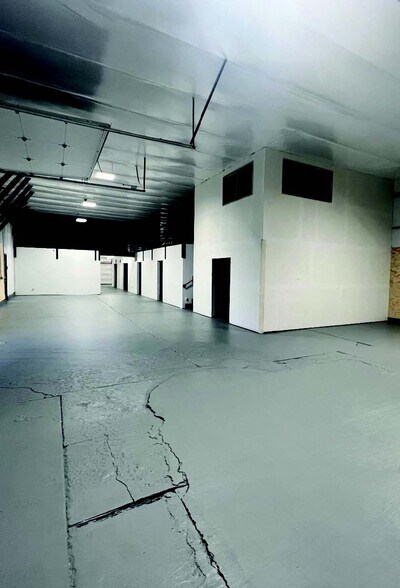 More Photos Of 2990 Portland Rd NE, Salem Warehouse For Lease