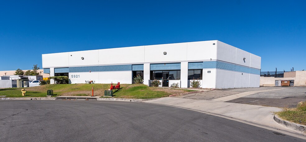 More Photos Of 5921-5923 Lakeshore Dr, Cypress Warehouse For Sale