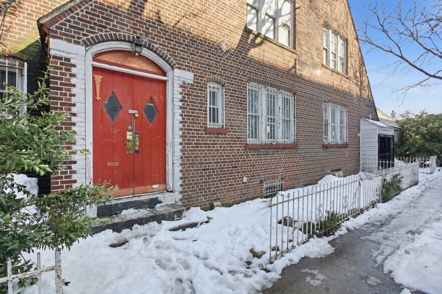 More Photos Of 27 E 18th St, Brooklyn Storefront Retail Residential For Sale