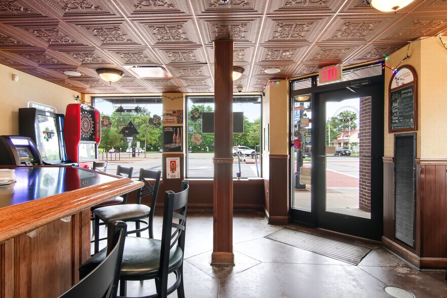More Photos Of 442 Water St, Eau Claire Bar For Sale