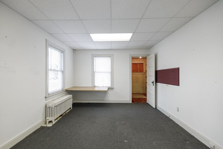 More Photos Of 217 E Williamsburg Rd, Sandston Office For Sale