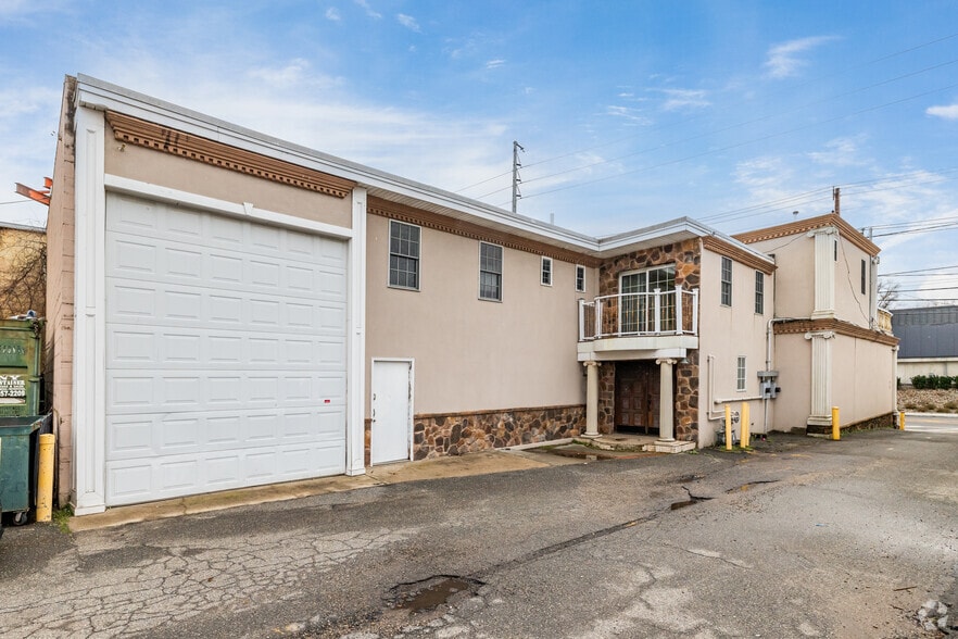 More Photos Of 349 Union Ave, Westbury Warehouse For Sale