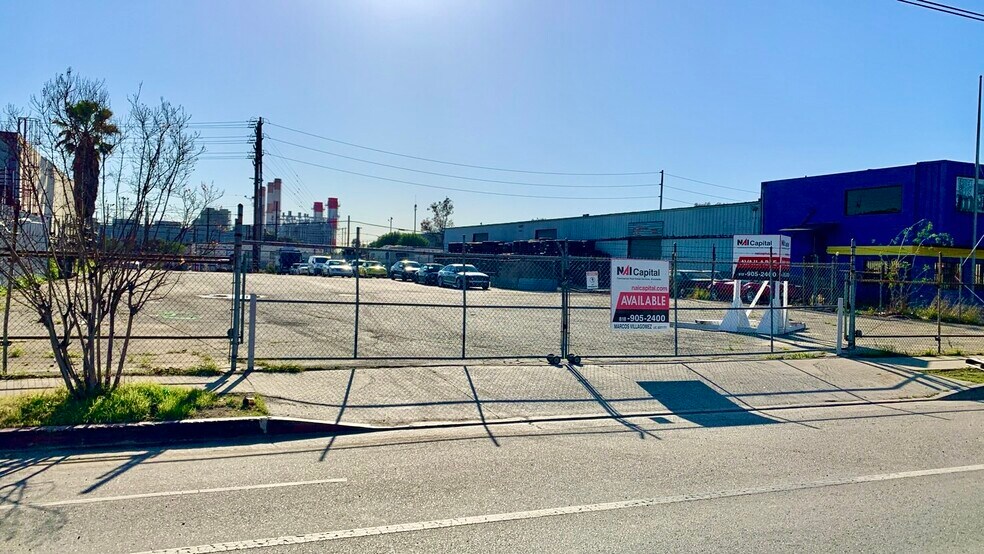 Primary Photo Of 9833 Glenoaks Blvd, Sun Valley Land For Lease