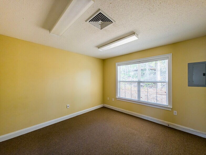 More Photos Of 415 Cowart Ave, Valdosta Office For Sale