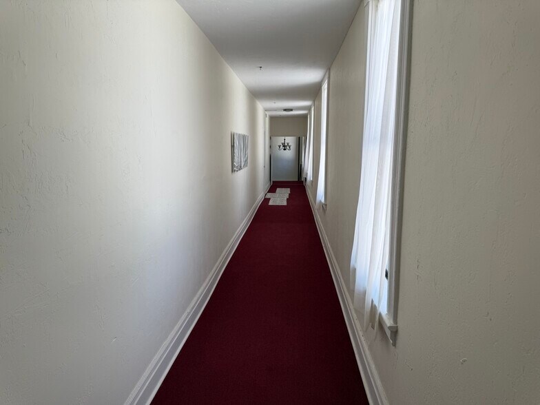 More Photos Of 300 N Broad St, Globe Specialty For Sale