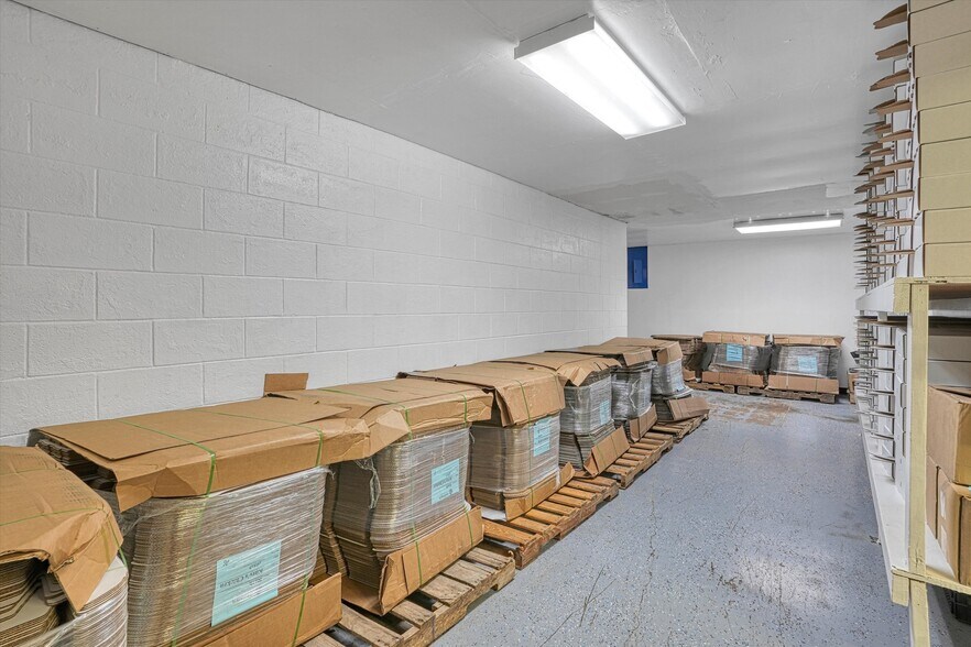 More Photos Of 908 E Apache Trail Rd, Apache Shelter For Sale