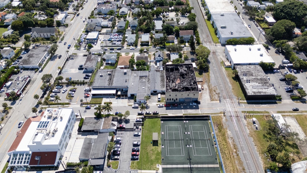 More Photos Of 426 Claremore Dr, West Palm Beach Service For Sale