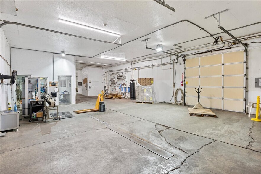 More Photos Of 3151 Waconda Rd NE, Gervais Warehouse For Lease