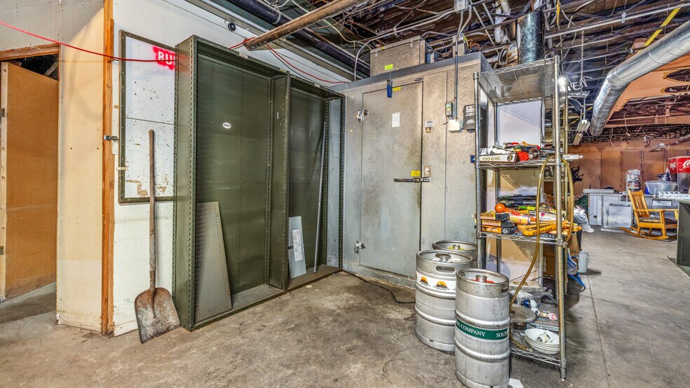 More Photos Of 207 E Hughitt St, Iron Mountain Restaurant For Sale