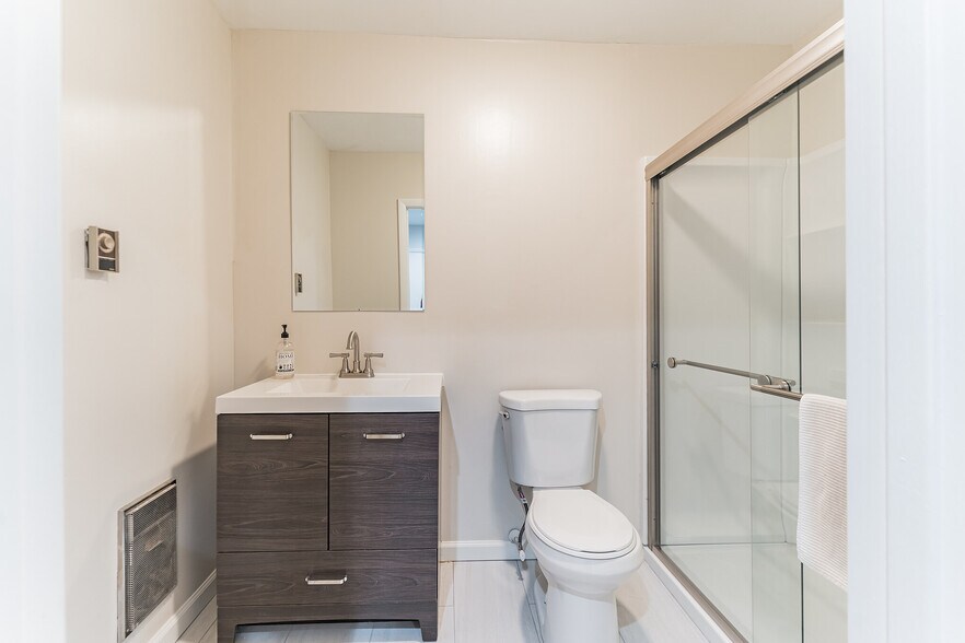 More Photos Of 2619 W 9th St, Chester Office For Lease