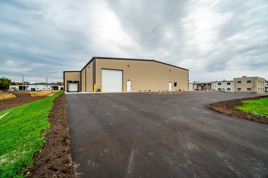 Primary Photo Of 3222 Louis Ave, Eau Claire Warehouse For Lease