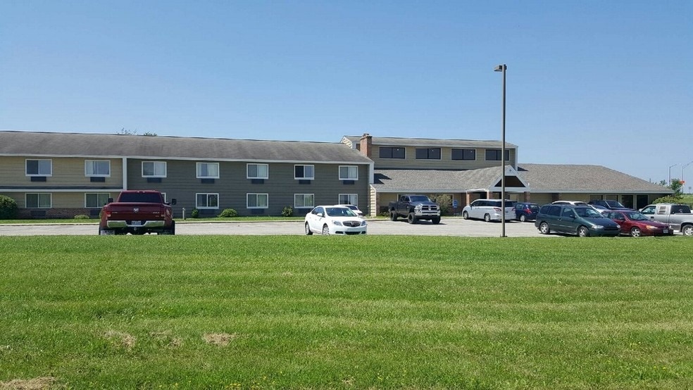 More Photos Of 628 S Gear Ave, West Burlington Hotel For Sale