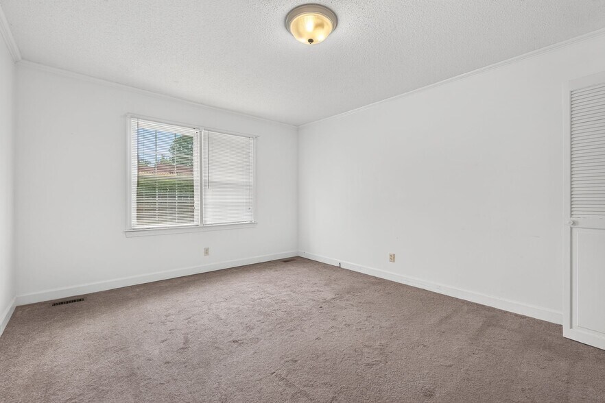 More Photos Of 117 E Salisbury St, Pittsboro Office For Sale