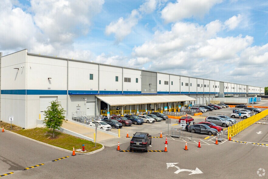 More Photos Of 6337 Mango Rd, Seffner Distribution For Lease