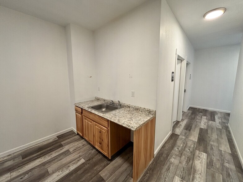 More Photos Of 265 S Main St, Independence Storefront Retail Office For Sale