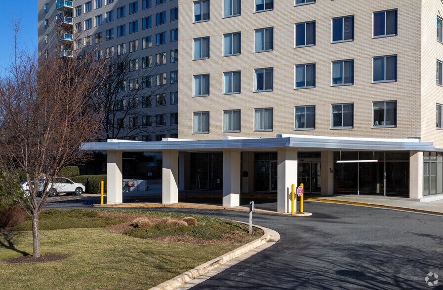 More Photos Of 10401 Grosvenor Pl, Rockville Apartments For Sale