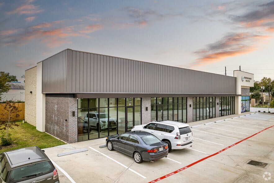 More Photos Of 4215 S Main St, Stafford Showroom For Sale