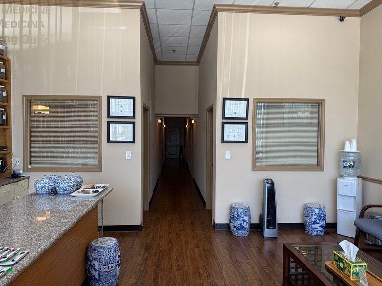 More Photos Of 5150 Buford Hwy NE, Doraville Storefront For Sale