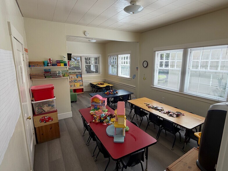 More Photos Of 1421 Palm Dr, Burlingame Religious Facility For Sale