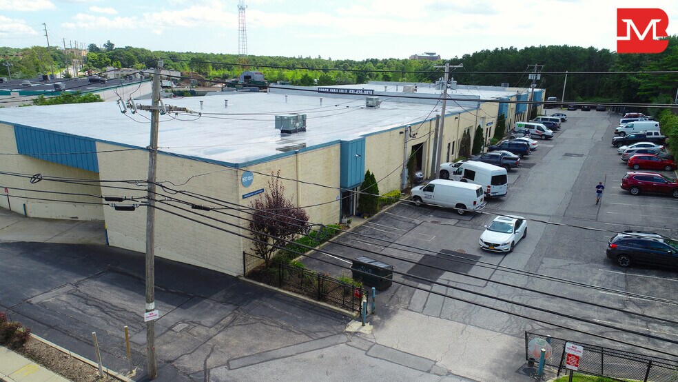 More Photos Of 160-184 Express Dr S, Brentwood Warehouse For Lease