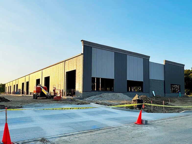 More Photos Of 20418 Commerce Park Dr, Westfield Warehouse For Lease