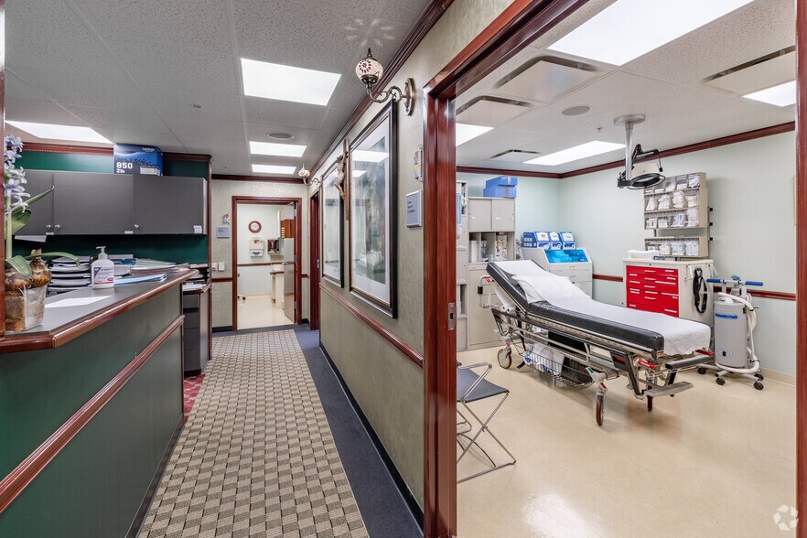 More Photos Of 4211 N Cicero Ave, Chicago Medical For Lease