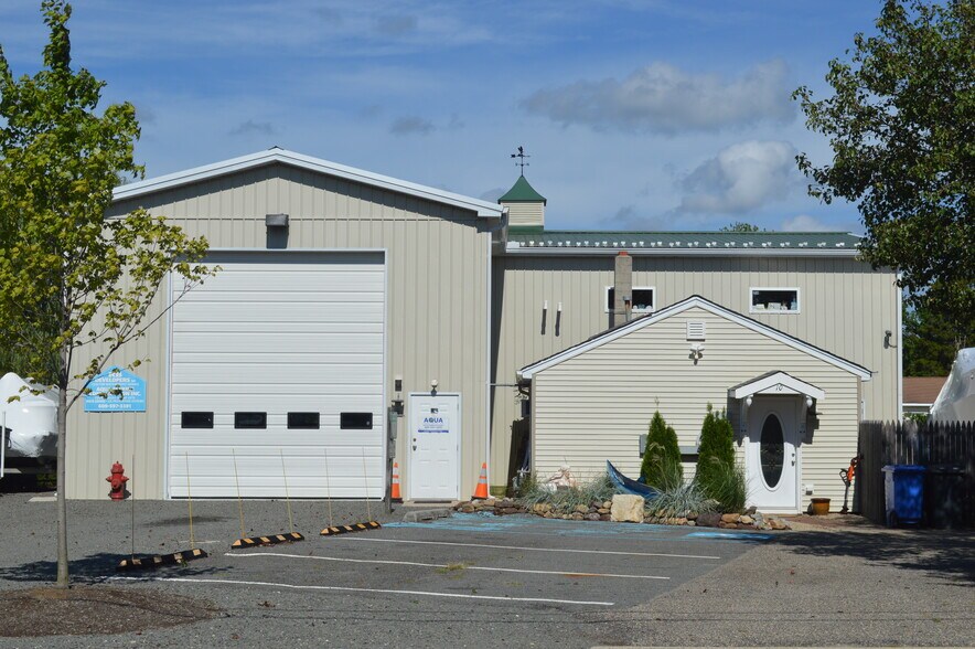 More Photos Of 10 Park Ave, Stafford Showroom For Sale