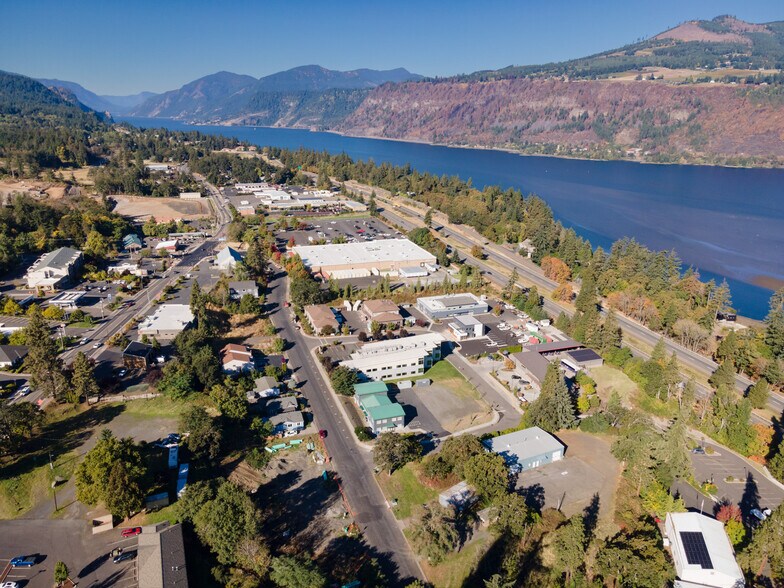 More Photos Of 200 N Wasco Ct, Hood River Warehouse For Lease