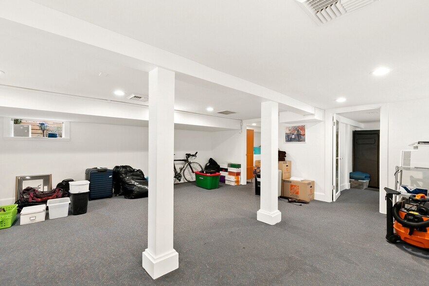 More Photos Of 5932 California Ave SW, Seattle Office Residential For Sale