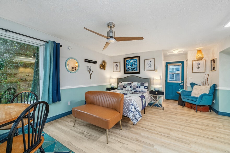 More Photos Of 105 S 6th Ave, Rockaway Beach Hotel For Sale