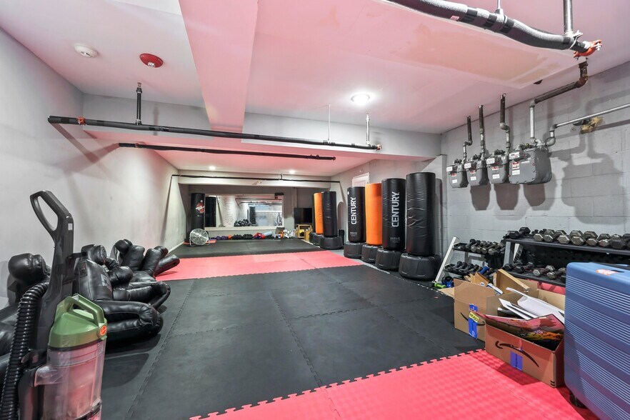 More Photos Of 19 Franklin St, Bloomfield Storefront Retail Office For Sale