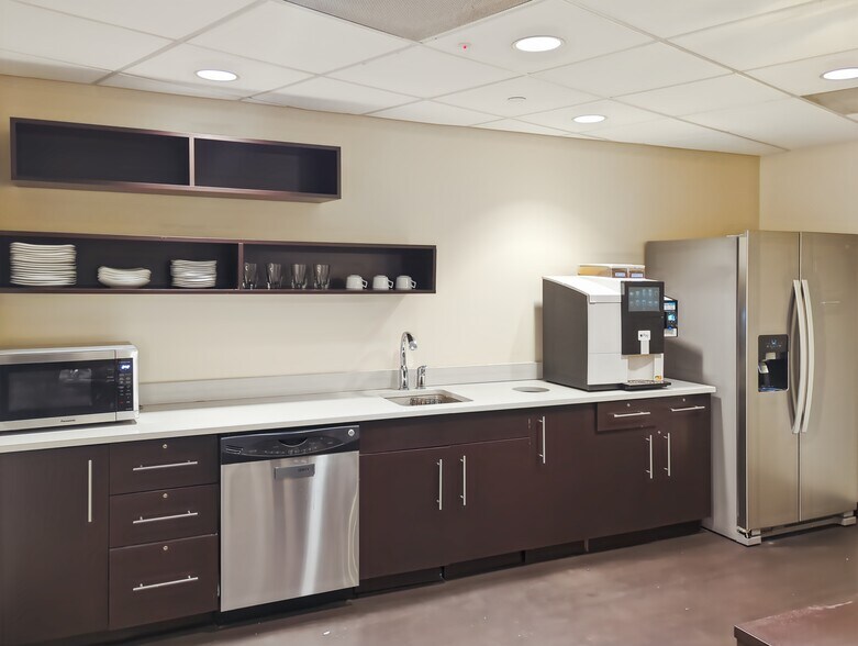 More Photos Of 1129 Northern Blvd, Manhasset Coworking Space