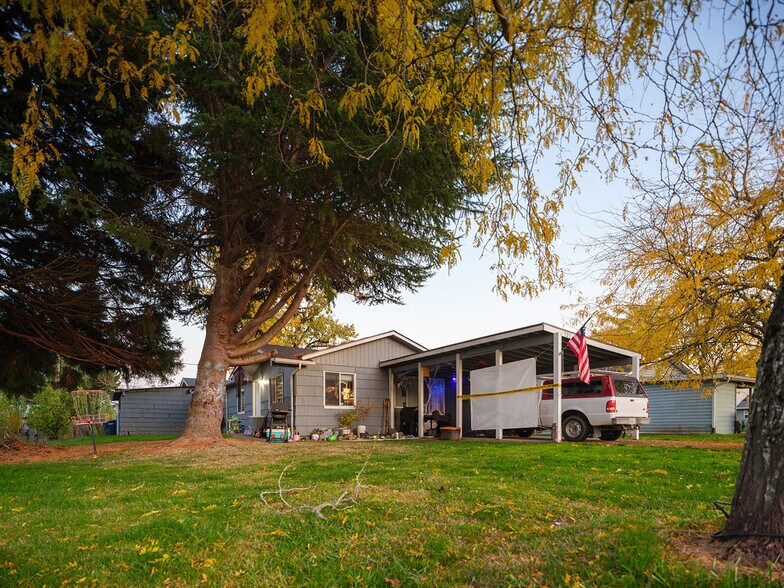 More Photos Of 521 Walnut St, Independence Multifamily For Sale