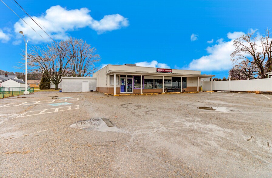 More Photos Of 726 E Lincolnway, Minerva General Retail For Sale