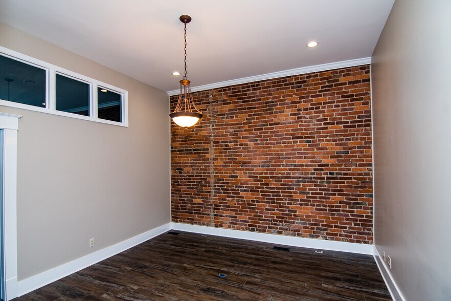 More Photos Of 214 W Main, Murfreesboro Storefront Retail Office For Lease