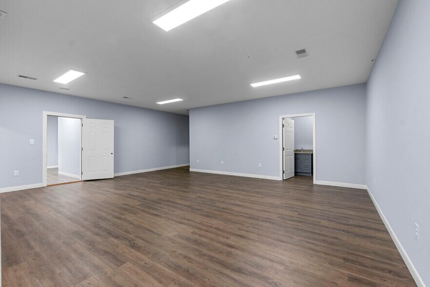 More Photos Of 2437 Myra Dr, Cape Girardeau Office For Sale