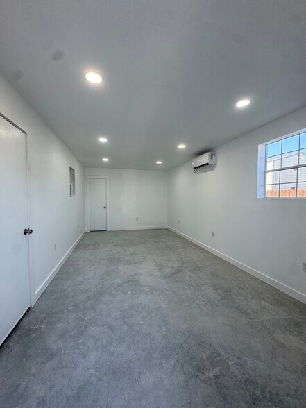 More Photos Of 1100 County Road 108, Hutto Warehouse For Lease